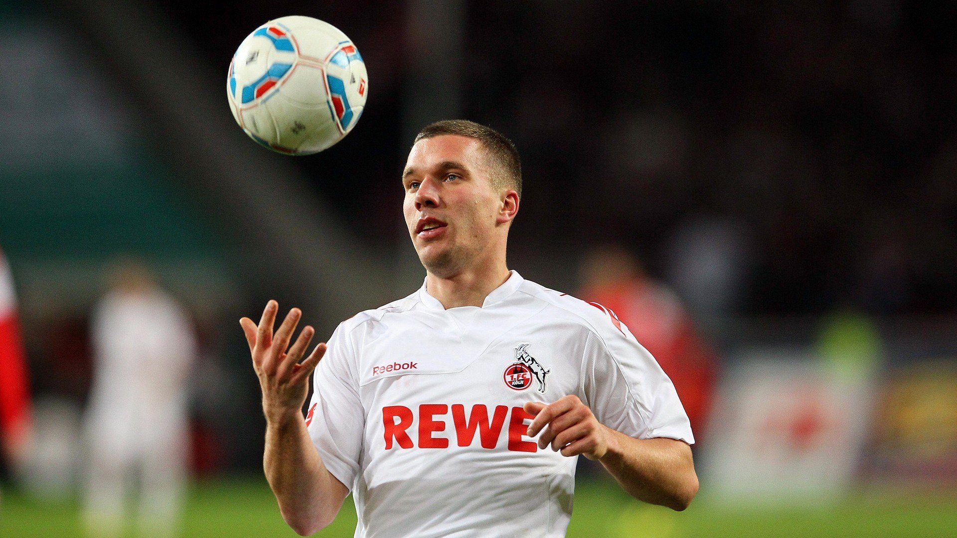 球队在比赛中展现出顽强拼搏的精神,形容球队精神的成语